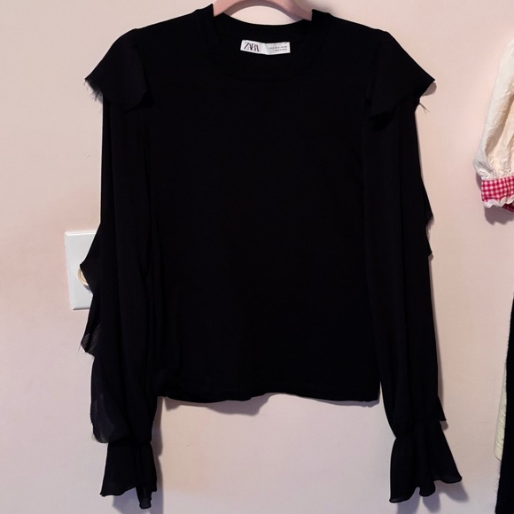 Zara Tops - ZARA BLACK RUFFLE CHIFFON SLEEVE KNIT TOP 〰️
